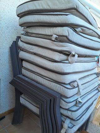 Mesa y 6 sillas de exterior jardín.