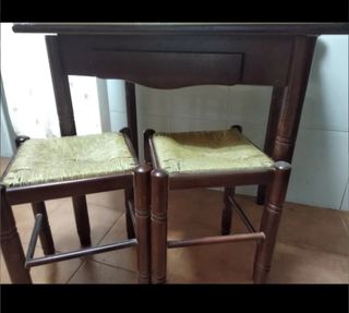 Mesa más 2 taburetes cocina