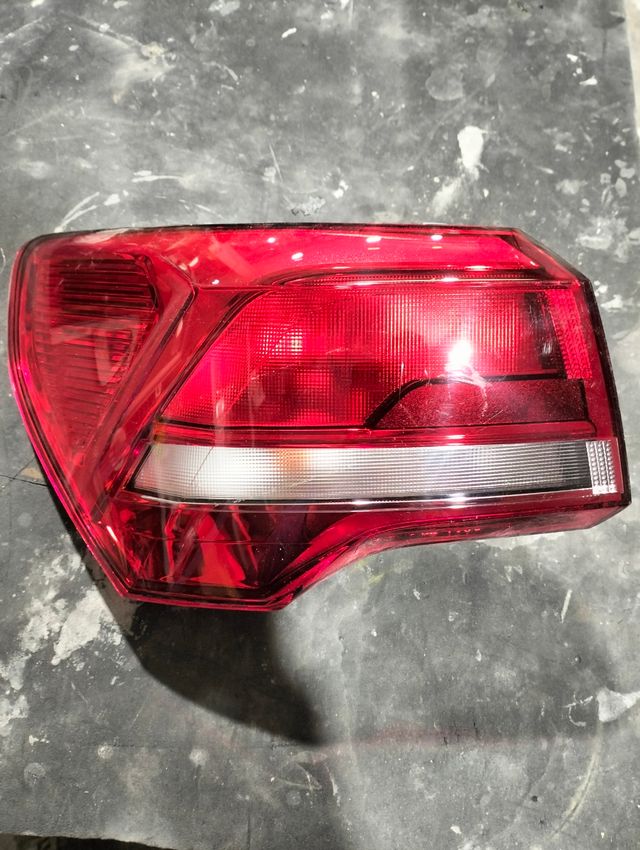 Piloto trasero izquierdo Audi Q3