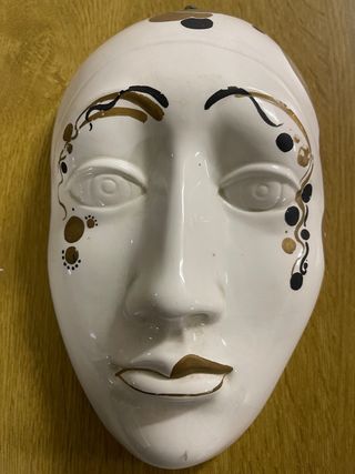 Maschera di ceramica