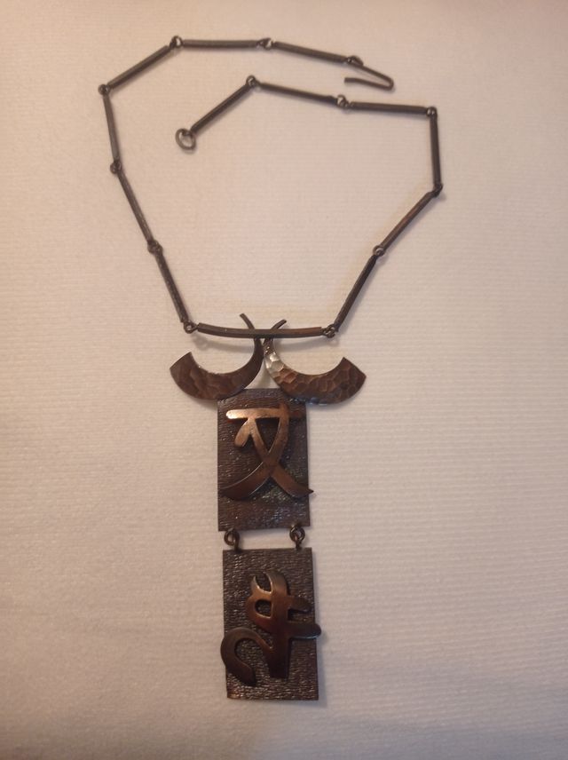 collar étnico antiguo talismán amor y fuerza