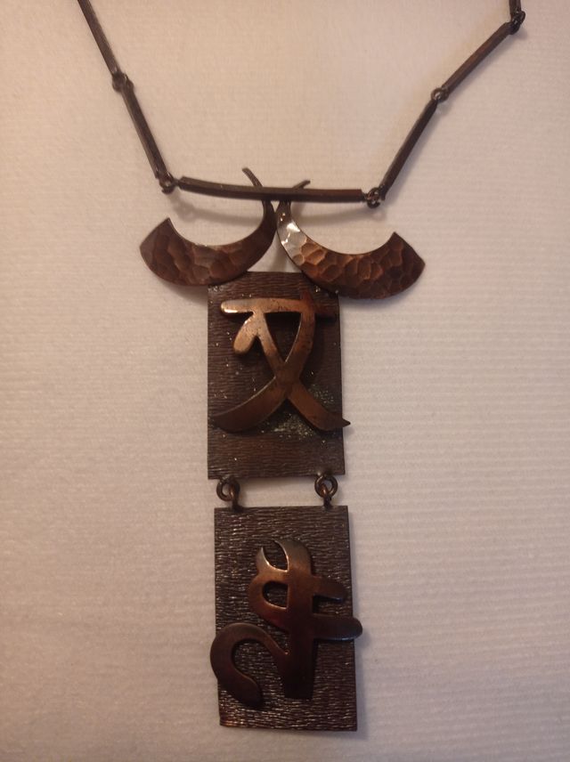 collar étnico antiguo talismán amor y fuerza