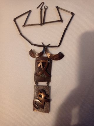 collar étnico antiguo talismán amor y fuerza