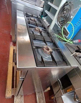 Cocina de tres fuegos y horno gran marca CORECO
