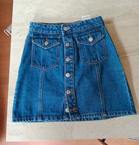 Falda corta vaquera. Pimkie