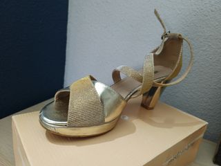 Zapatos Dorados tacón mujer