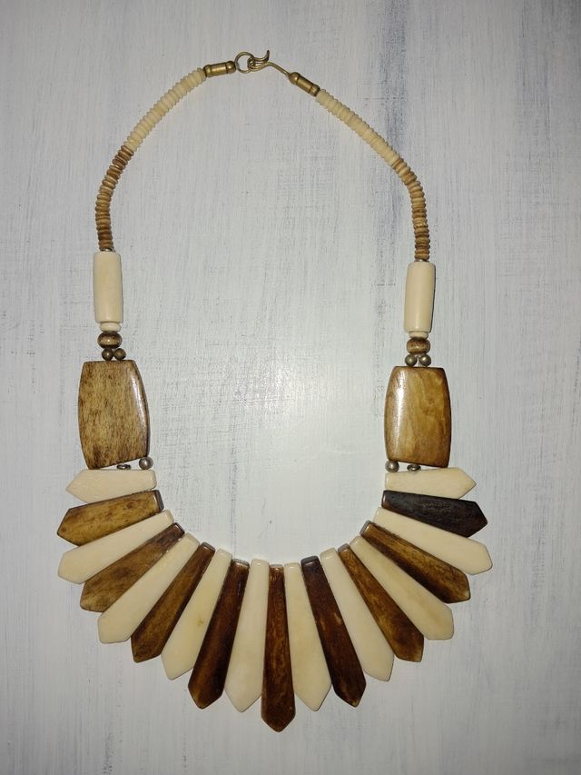 Collana etnica in osso