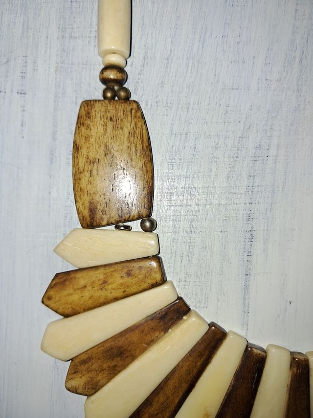 Collana etnica in osso
