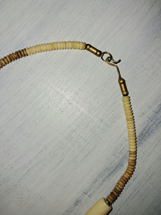 Collana etnica in osso
