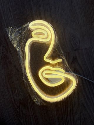 Neon pared