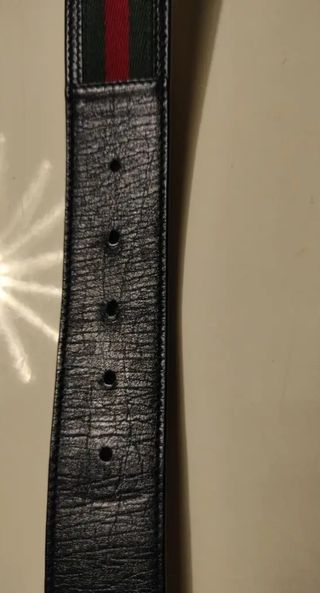 Cinturón Gucci Buckle Con Hebilla GG Plateada.