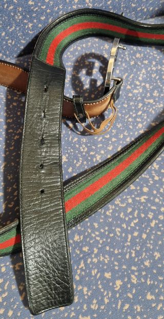 Cinturón Gucci Buckle Con Hebilla GG Plateada.