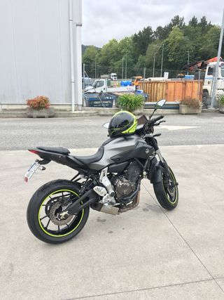 YAMAHA MT07 
