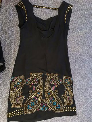 Vestido fiesta tachuelas y bordado