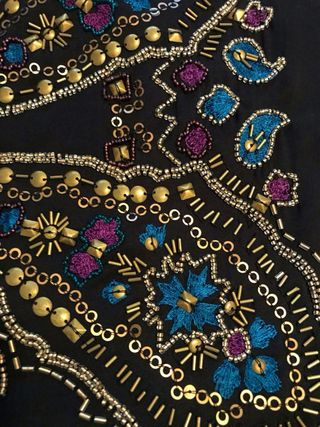 Vestido fiesta tachuelas y bordado