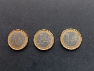 Tres monedas italianas de un euro