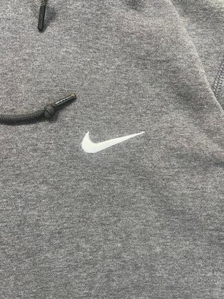Sudadera Nike Gris M Comodidad y Estilo Unisex