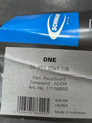 RUEDA CARBONO 20’x1 1/8  cubierta y camara.