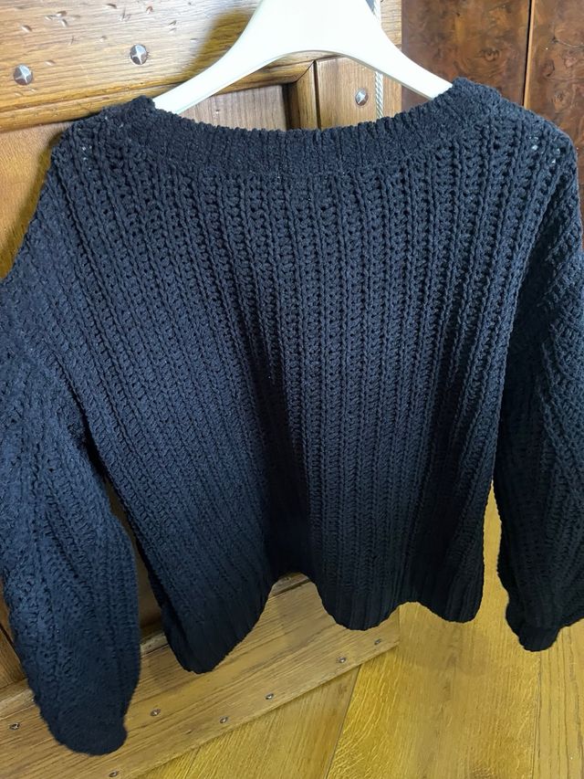 Maglione nero grosso bucherellato hm