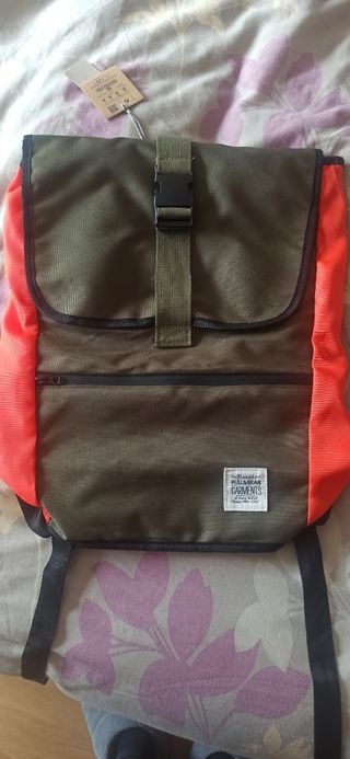 MOCHILA PULL AND BEAR