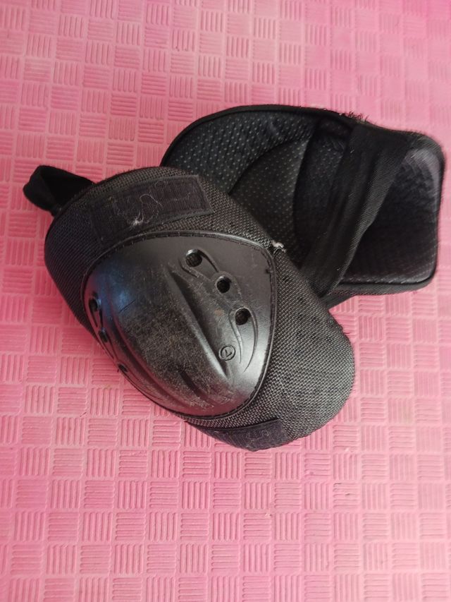 Protectores codos moto marca Action