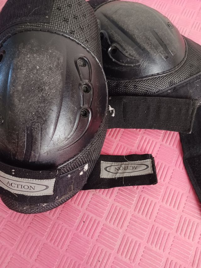 Protectores codos moto marca Action