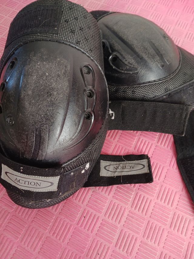 Protectores codos moto marca Action