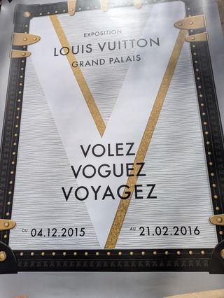 Cartel Baúl exposición Louis Vuitton.