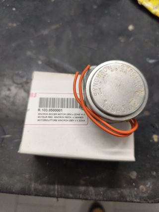 Motore syncron per valvole