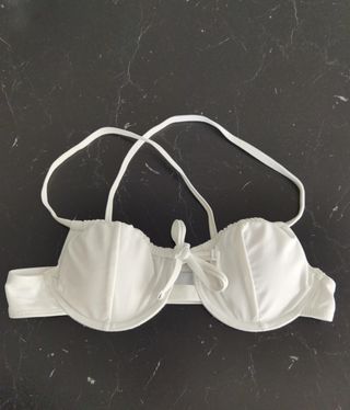 Top bikini con cordón delantero