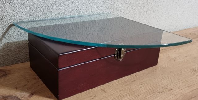 Balda de cristal esquinera en perfecto estado