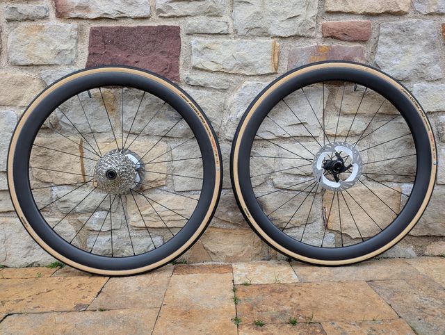 Ruedas 40mm DT240 SAPIM CX-RAY CARBONO 1.4kg