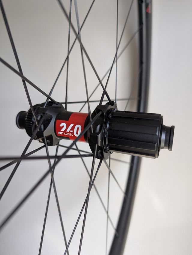 Ruedas 40mm DT240 SAPIM CX-RAY CARBONO 1.4kg