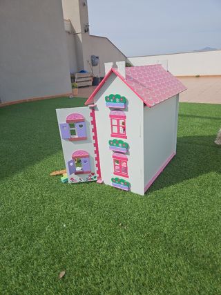 Casa de muñecas madera.
