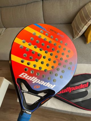 Pala padel bullpadel en buen estado para control