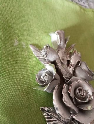 Mazzo di rose in porcellana