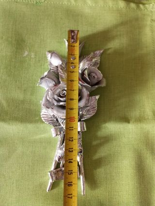 Mazzo di rose in porcellana