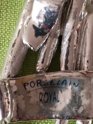 Mazzo di rose in porcellana