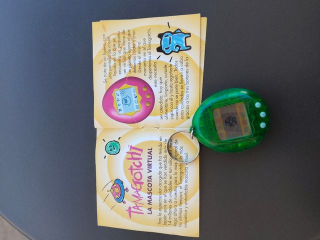 Tamagotchi bandai 1997 verde con instru
