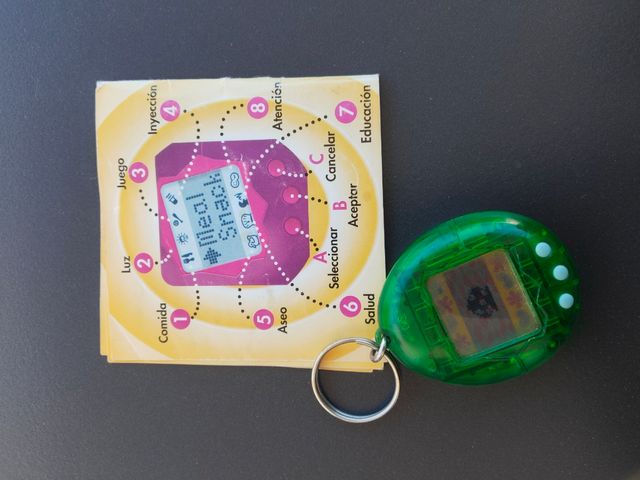 Tamagotchi bandai 1997 verde con instru