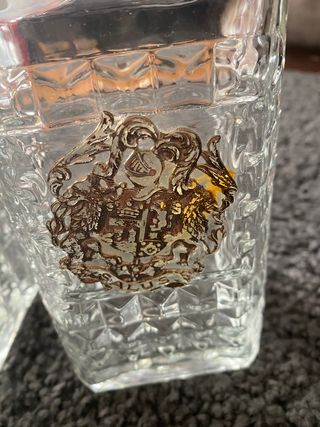 Due bottiglie di cristallo