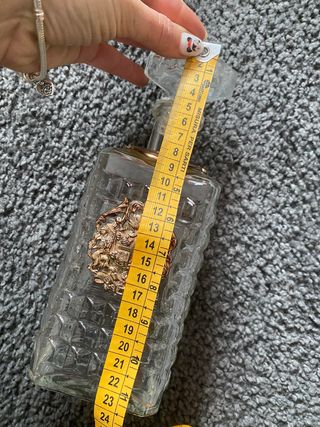 Due bottiglie di cristallo