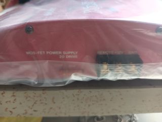 Amplificador para coche Sony.