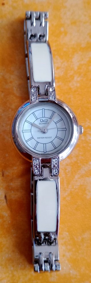 Reloj Pulsera Q and Q de Cuarzo 