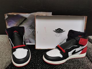 Nike Air Jordan 1 high OG BLACK TOE