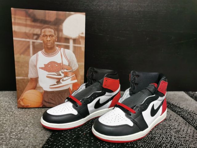 Nike Air Jordan 1 high OG BLACK TOE