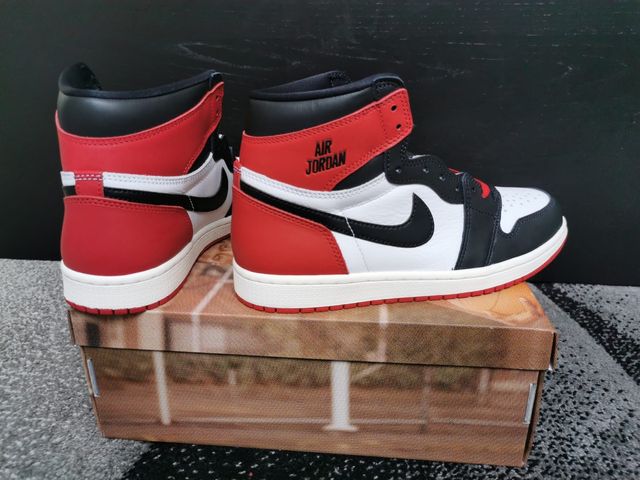 Nike Air Jordan 1 high OG BLACK TOE
