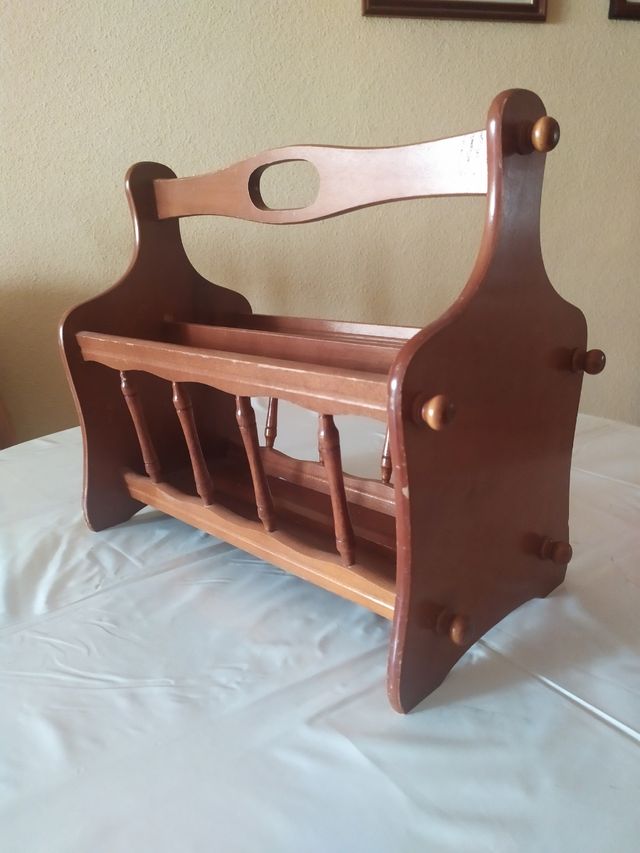 Revistero de madera
