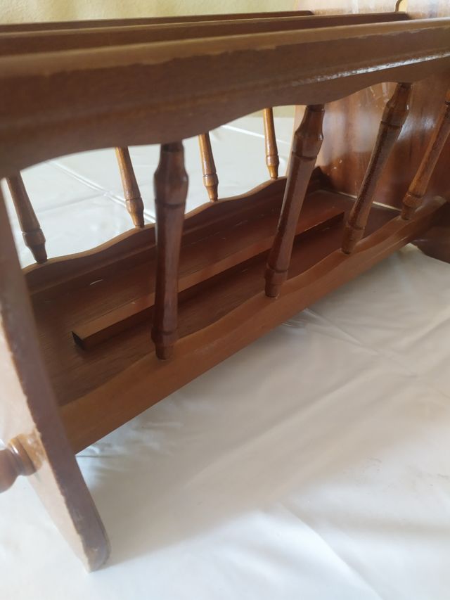 Revistero de madera