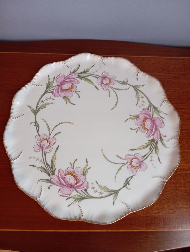 LIMOGES. Fuente redonda de porcelana.